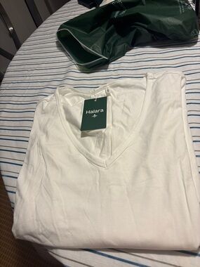 HALARA White V-Neck Tee